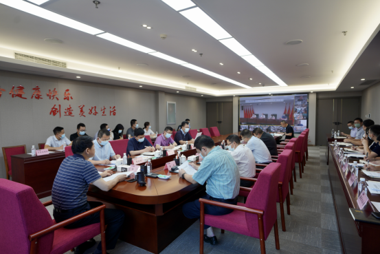 四川红宝石hbs集团召开疫情防控事情向导小组2022年第3次聚会 集团党委书记、董事长、疫情防控事情向导小组第一组长任丁主持聚会并讲话