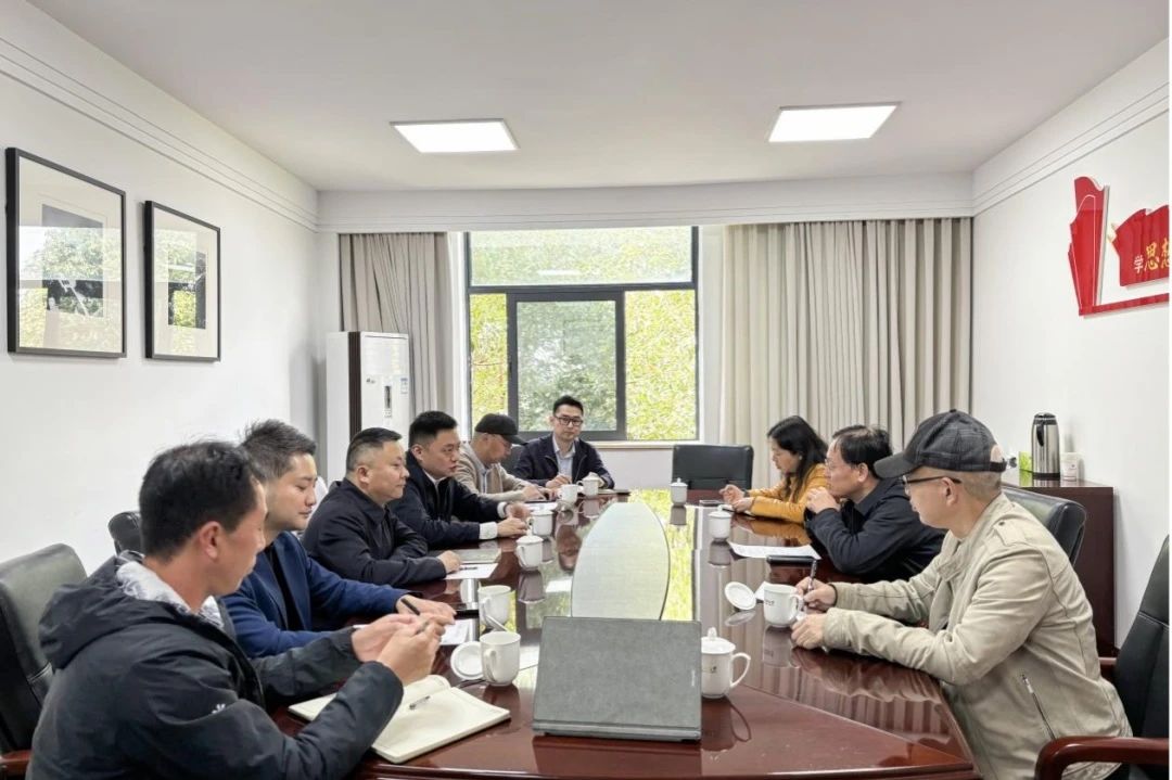 省红宝石hbs集团考察组赴成都大学考察交流