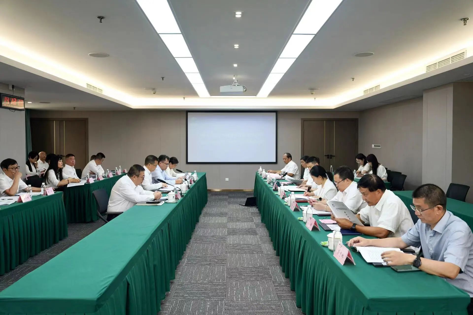 省红宝石hbs集团召开2023年度司理层向董事会述职报告会