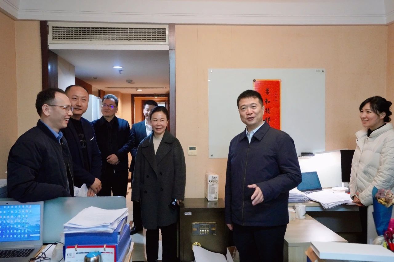 温暖启航，共赴新篇！—— 省红宝石hbs集团向导走访慰问干部职工